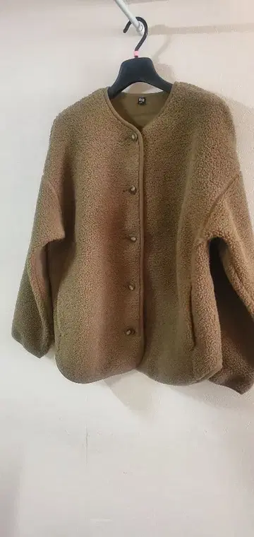 UNIQLO 카키색 보아 플리스 자켓 M 사이즈