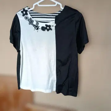 KITCHENETTE 스트라이프 자수 반팔 T셔츠