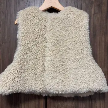 최종 가격) HYKE FAUX SHEARLING CROPPED VEST