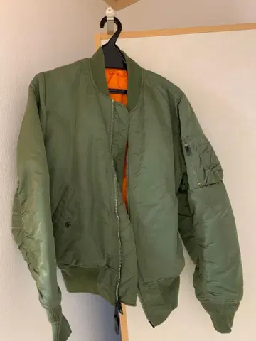 ALPHA INDUSTRIES MA-1 플라이트 자켓