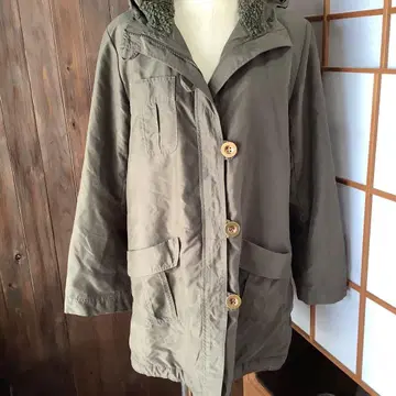 올리브 그린 후드 부착 모즈 코트