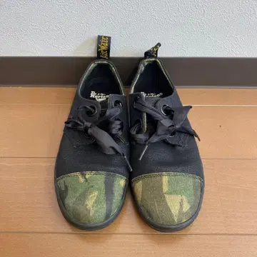 닥터마틴 카모 패턴 스니커즈