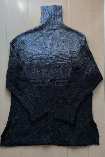 GU and beautifulpeople 그라데이션 하이넥 스웨터