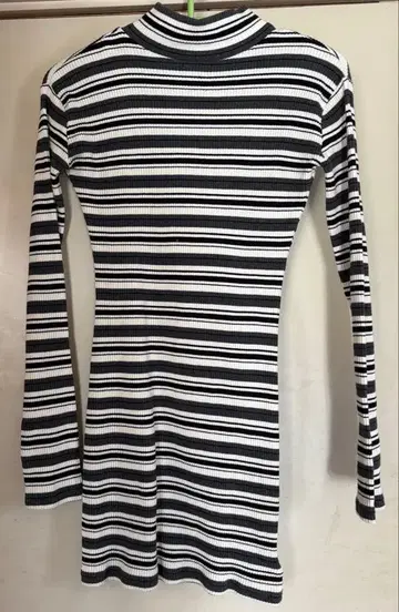 GYDA 제이다 리브 원피스 타이트 미니 멀티 보더 하이넥