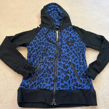 레오파드 무늬 스컬 자수 풀 집업 후드티