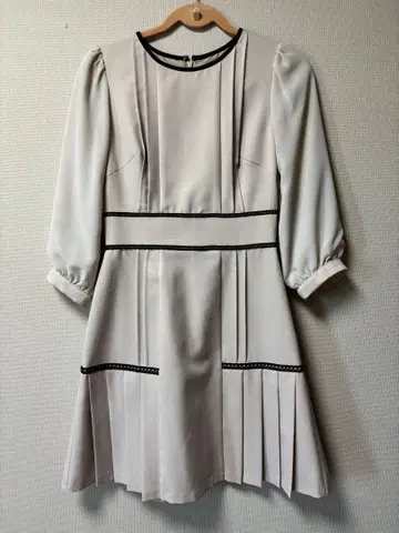 리랜드트루 사이즈 1 베이지 긴팔 무릎 기장 원피스