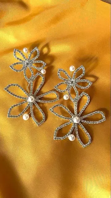 브라이드미 BRIDE ME 플라워 모티브 귀걸이