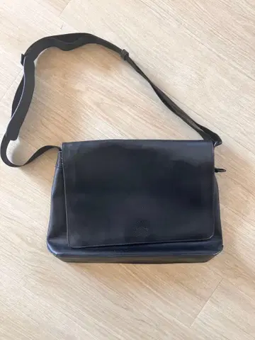 Armani Exchange 블랙 숄더백