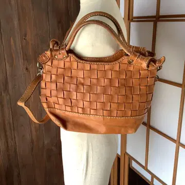 가죽 뜨개질 숄더백 브라운