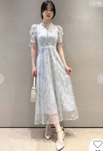 LILY BROWN 라인 플라워 자수 드레스