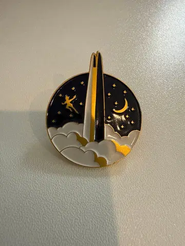 구름과 별 디자인 핀 배지