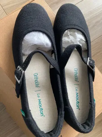 [ 새상품 ] 루문토 스위트 메리노울 플랫슈즈 블랙 컬러 23cm