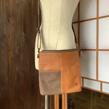 가죽 숄더백 브라운 오렌지