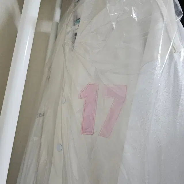 세븐틴 엠카 역조공 바시티 자켓