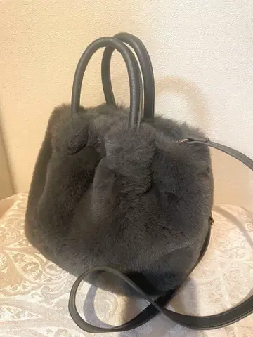 그리 라벨 릴랙싱 퍼 백 그레이