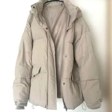 후드 부착 베이지 다운 자켓 ( 충전솜 )