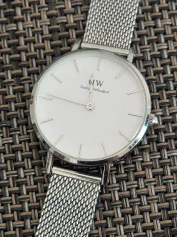 다니엘 웰링턴 DW 실버 손목시계