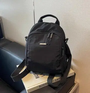 블랙 나일론 백팩