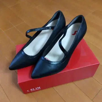 SLIM 블랙 스트랩 펌프스