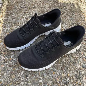 SKECHERS Slip-ins 블랙 스니커즈