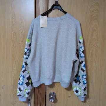 niko.and 컬러풀 꽃무늬 소매 트레이닝복 M 사이즈 택 포함 새상품