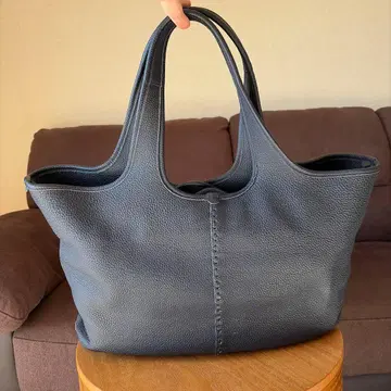 Magnu (마누) 네이비 가죽 토트백