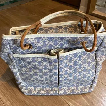 토트백 파랑과 화이트 패턴