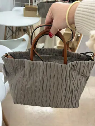 나일론제 그레이 핸드백