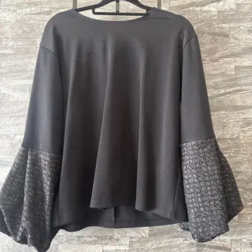플레어 슬리브 블랙 상의 M