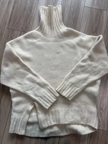 UNITED TOKYO 하이넥 스웨터 Size 1 화이트