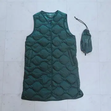 유니클로 울트라 라이트 다운 롱 베스트 2way 카키 M 수납 봉투 포함