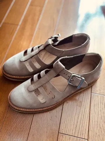 Clarks 스트랩 신발