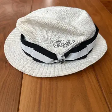 댄스 위드 드래곤 화이트 스트라이프 리본 캡