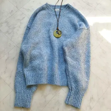 언그리드 컬러 모헤어 혼방 루즈 니트 블루 믹스 복슬복슬