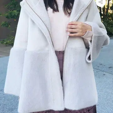 페리 쉘 에크루 후드 부착 무스탕 코트