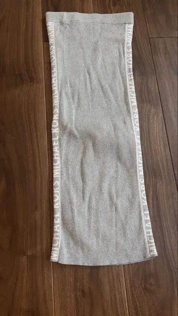 MICHAEL KORS 그레이 타이트 스커트