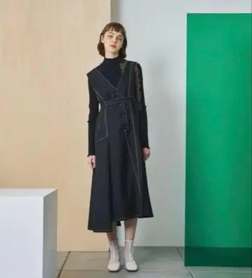 UNITED TOKYO 플리츠 도킹 점프 스커트 블랙