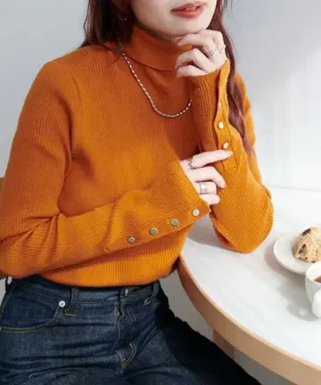 디스코트 리브 소매 버튼 터틀넥 풀오버 상의 오렌지