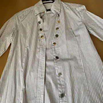 스트라이프 긴팔 셔츠 장식 버튼 포함