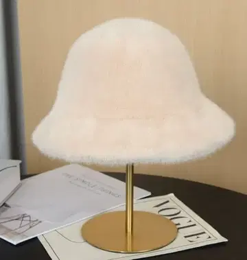 크림색 퍼 버킷햇