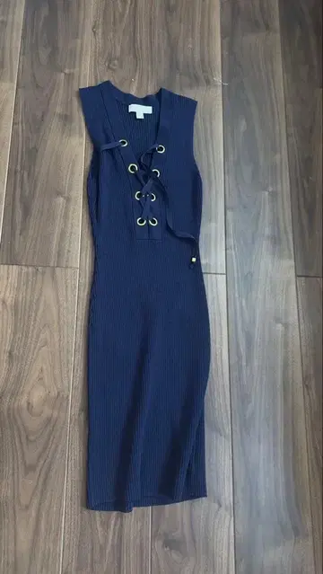 마이클코어스 슬리브리스 원피스