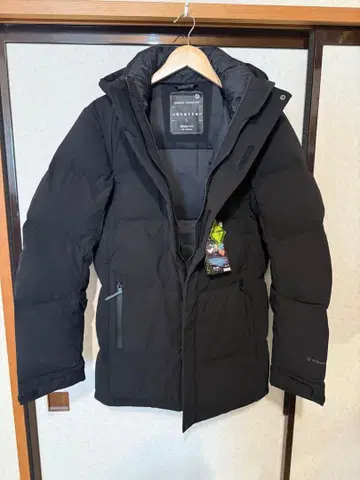 블랙 후드 부착 다운 자켓