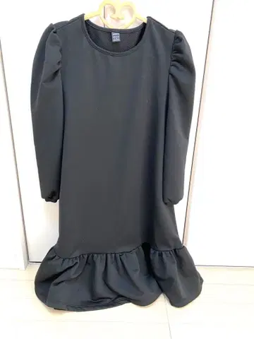 블랙 긴팔 프릴 밑단 원피스