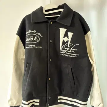 자수 장식 바시티 자켓 L 사이즈 블랙/화이트