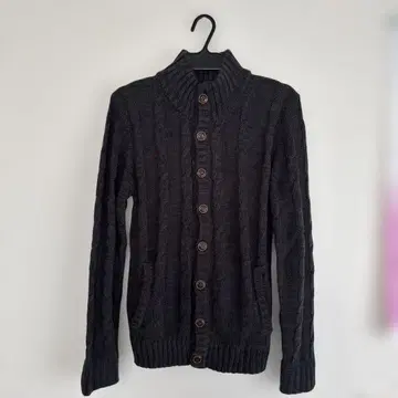 다크 그레이 케이블 니트 가디건