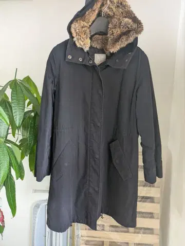 퍼가 달린 후드의 네이비 모즈 코트