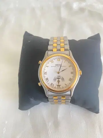 SEIKO 세이코 쿼츠 손목시계 모델명: 8M11-6000