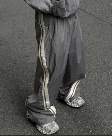 Chikashitsu setup side line track pants