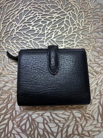 무인양품 블랙 가죽 접이식 지갑