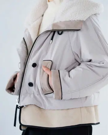 Lallia Mu 스웨이드 도킹 보아 코트